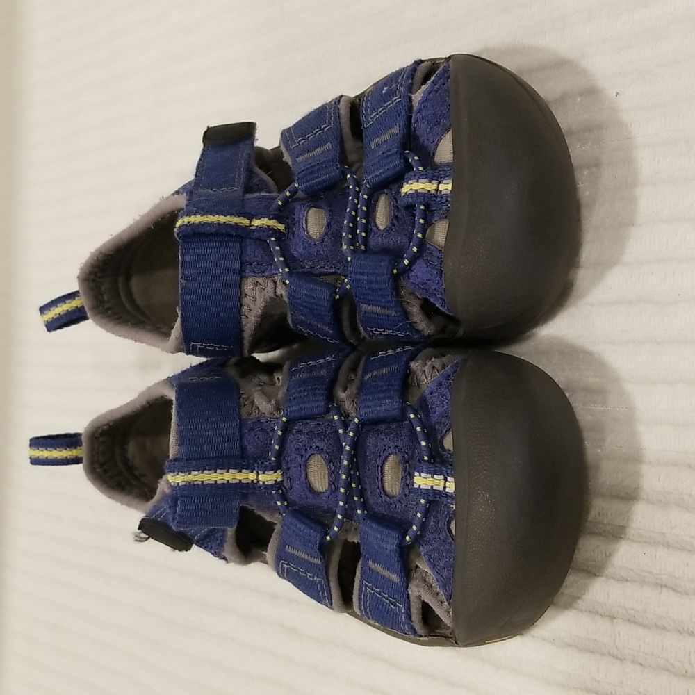 Keen Size 7 toddler